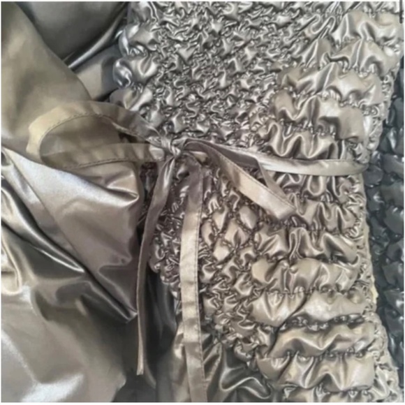 Guess by Marciano Black cross over tie puffer coat size small - Picture 4 of 5